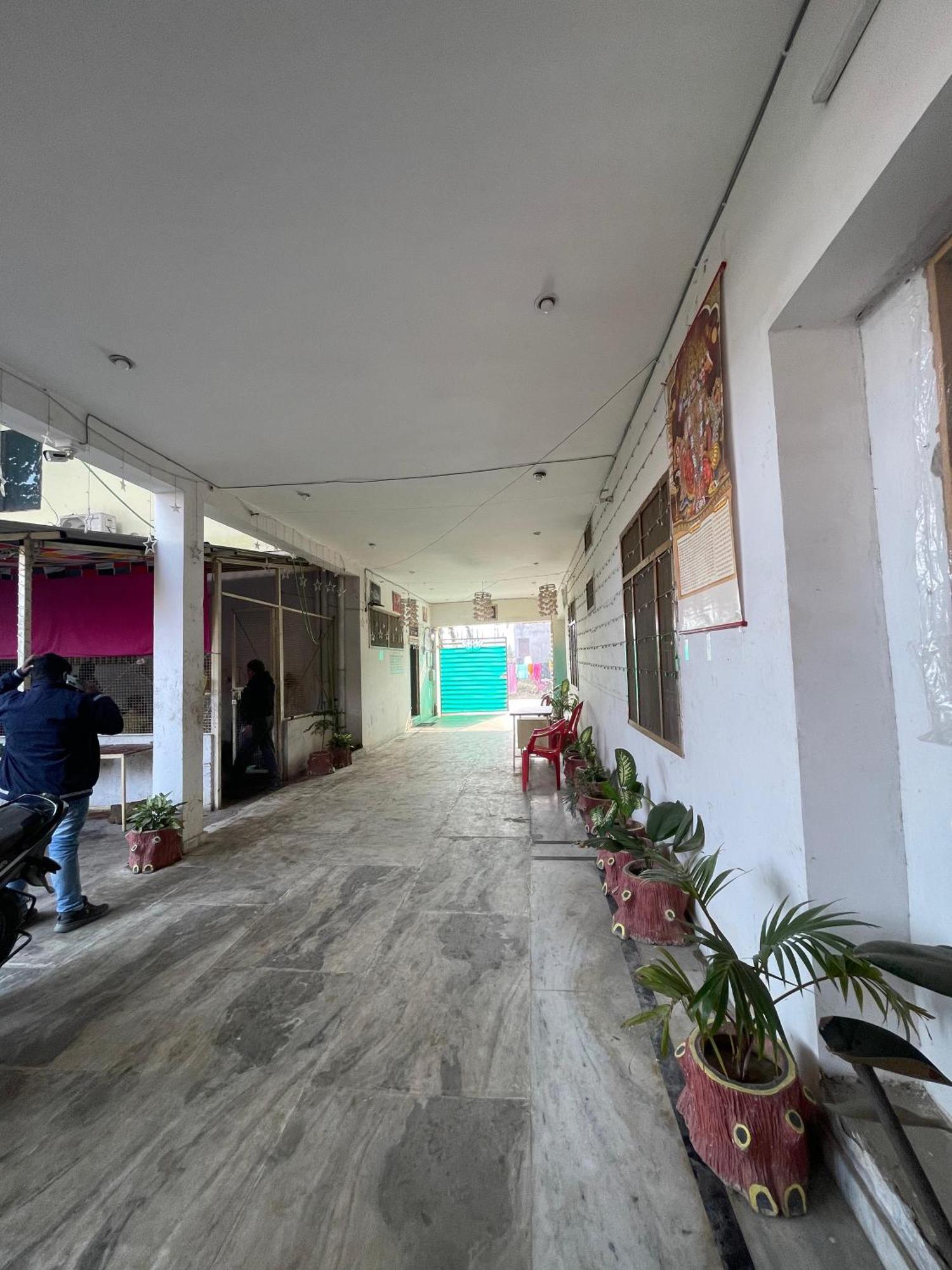 Shree Krishna Garden Hotel Jhusi Exterior photo